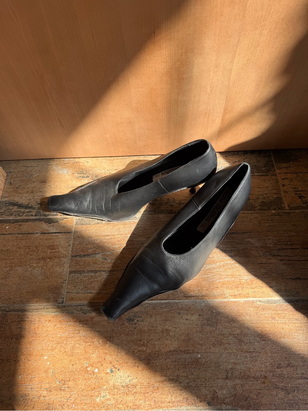 Acne Studios Black Leather Mid-Kitten Heel Pumps - Picture 5 of 5